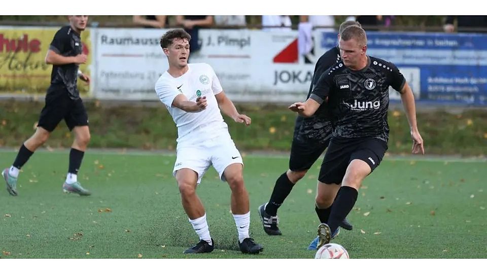 Moritz Happel (links) ist am Sonntag mit dem Gladenbacher SC Derbygastgeber von Türk Gücü Breidenbach, Dominik Jung reist mit dem VfL Weidenhausen zum Mitaufsteiger SG Nordkreis. © Jens Schmidt