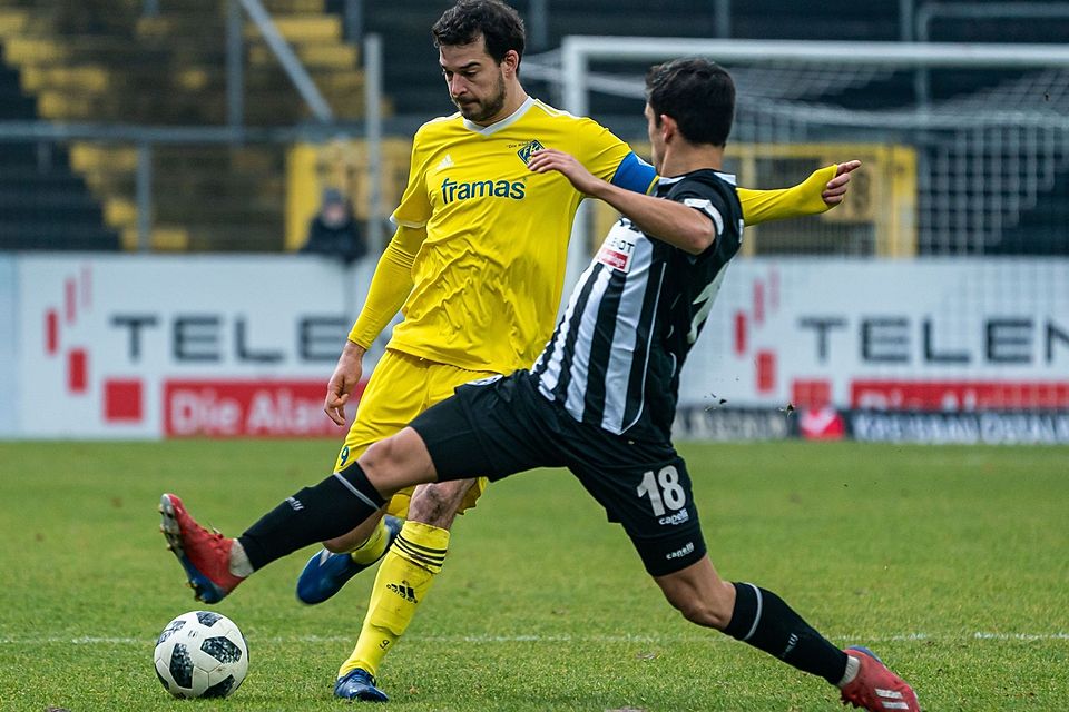 David Becker (li.) bleibt eine weitere Saison beim FK Pirmasens