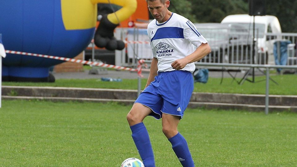 F: Duscha Brachte seine Mannschaft in Führung: Immichenhain/Ottraus Spielertrainer Helge Hastrich.