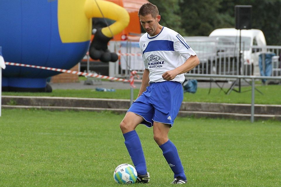 F: Duscha Brachte seine Mannschaft in Führung: Immichenhain/Ottraus Spielertrainer Helge Hastrich.