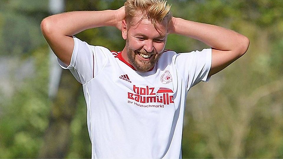 Gegen den Tabellenführer VfR Neuburg unterlag der SV Mering mit Andreas Rucht deutlich mit 2:6.  Foto: Rudi Fischer