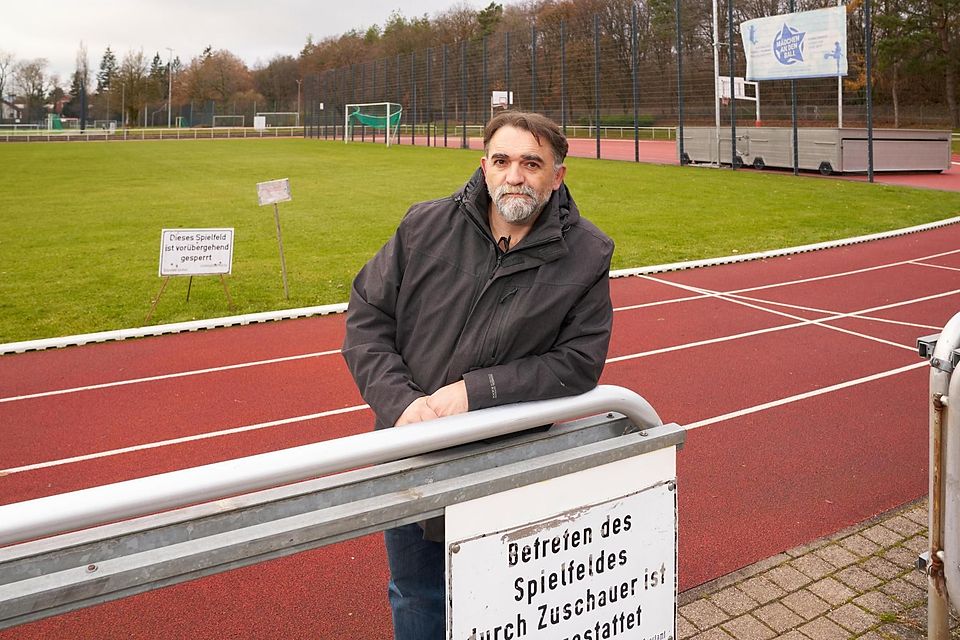 Vorsitzender Michael Hollmayer, FC Perlach sucht neuen Platzwart, Am Krehlebogen, München, 29. November 2024, Foto: Jens Hartmann