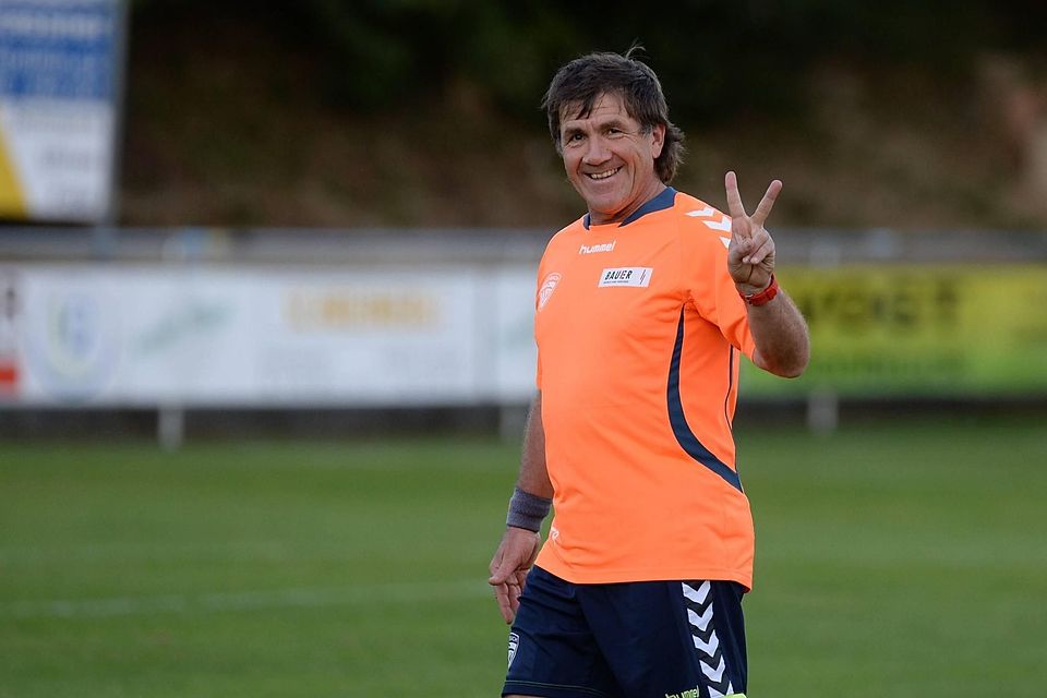 Walter Werner liebt den Fußball. Hier grüßt er auf einem Foto aus Buchbacher Zeiten.