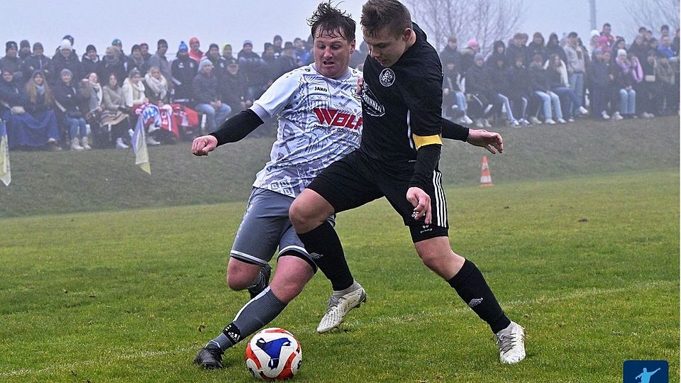 Vor der langen Pause strömten die Zuschauer nochmal auf die Sportplätze der Region! In Jandelsbrunn wollten sich 350 Zuschauer den Schlager gegen den FC Dreisessel nicht entgehen lassen.