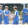 Gleich sechsmal kann der FC Cleeberg II im Heimspiel gegen die SG Hohenahr sich zu Toren gratulieren. Hier freut sich Maurice Florian (2.v.l.) mit Jan Ole Schimpf (2.v.r.) über das 2:0. © Steffen Bär