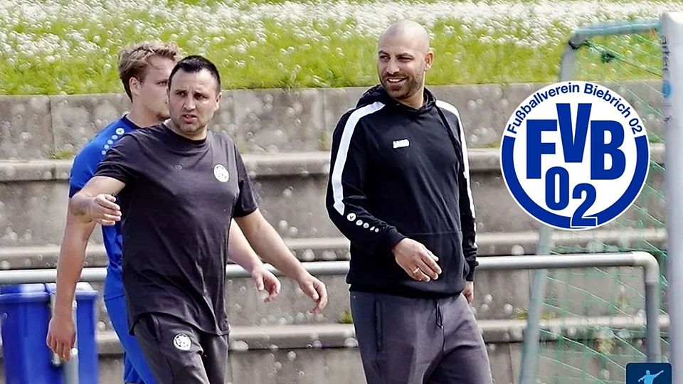 Führen als Trainer der U23 von Biebrich 02 Talente an höhere Aufgabe heran: Ümit Balikci (l.) und Volkan Zer.