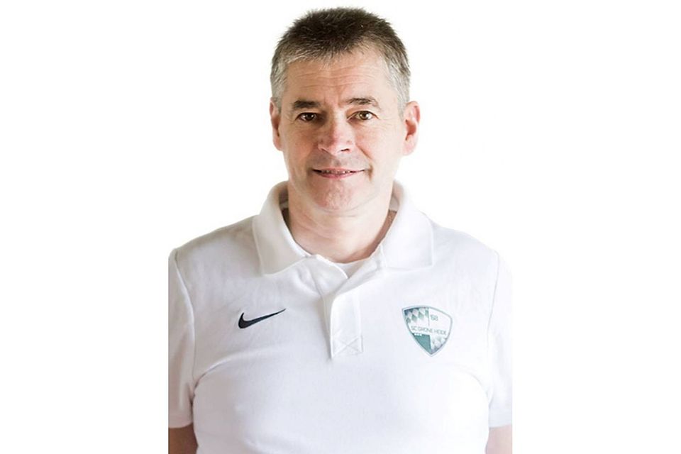 Egon Benker ist Kassier und Stadionsprecher beim SC Grüne Heide 