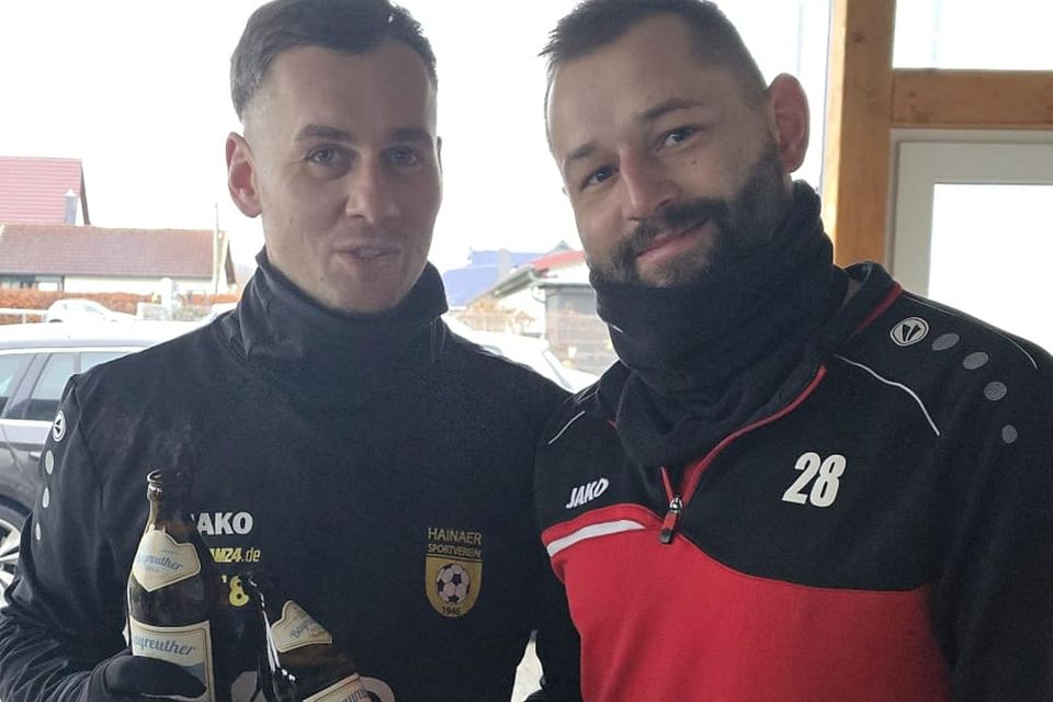 Dritte Halbzeit: Matze & Patrick beim Bierchen danach, dass dem HSV-Kicker wohl etwas besser schmeckte. 