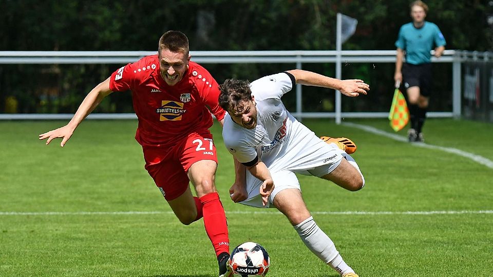 Felix Günzel (r.) erzielt beide Treffer beim 2:1-Erfolg des VfR Garching