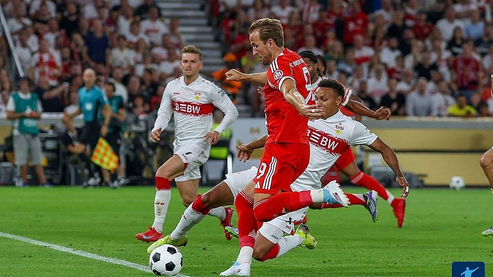 Meister FC Bayern München eröffnet die Saison. 