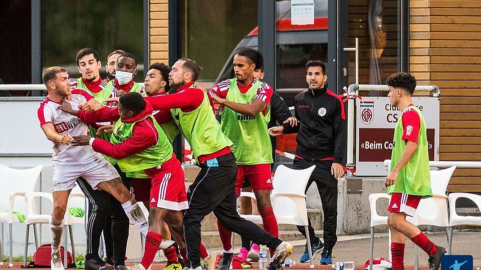 In der Nachspielzeit kam es am Rande des Spielfelds zu einem Handgemenge. Der slowakische Schiedsrichter beließ es aber bei zwei Gelben Karten. 