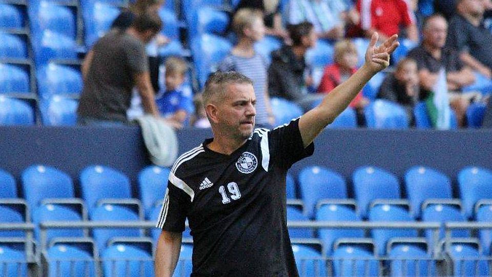 Hünsborns Trainer Andreas Waffenschmidt wünscht sich, dass die Saison fortgeführt werden kann, damit er noch einmal mit "seinen" Jungs auf dem Platz stehen kann.