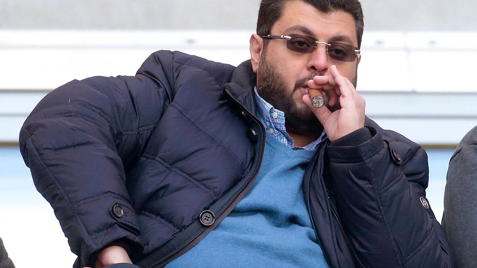 Große Träume, in Rauch aufgelöst: Der jordanische Investor und Zigarrenfan Hasan Ismaik. 
