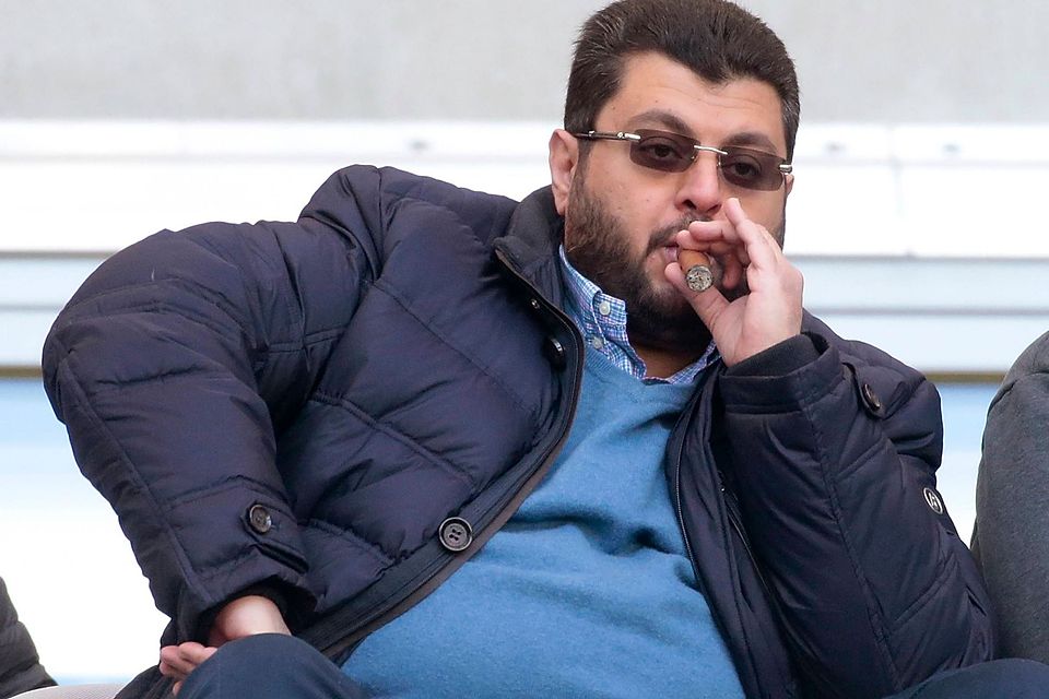 Große Träume, in Rauch aufgelöst: Der jordanische Investor und Zigarrenfan Hasan Ismaik. 