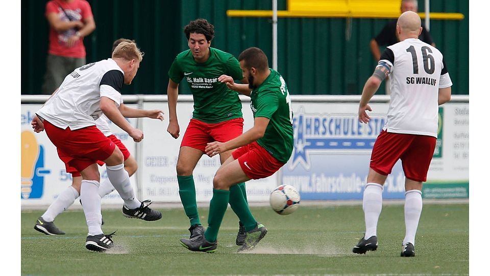 Die SG Walluf im Spiel gegen den FC Meso Wiesbaden F: Vigneron