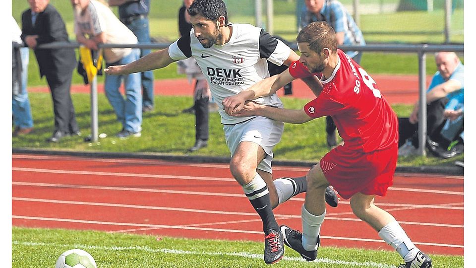 Engagiert: Cihan Ceylan (links) will sich mit Karadeniz Kreuznach im Pokalspiel gegen Merxheim nicht bremsen lassen. Foto: Dirk Waidner