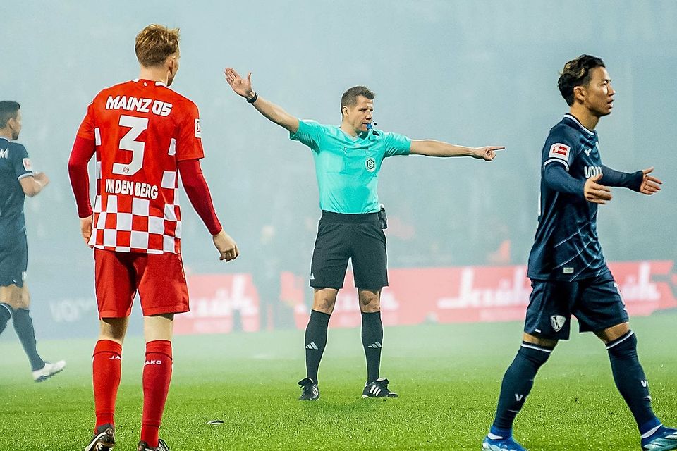 Pfeift im Pokal: Patrick Ittrich. 