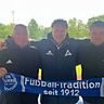 Ronny Kujat (mitte) steht für die nächsten Spiele an der Seitenlinie des SSV Markranstädt.