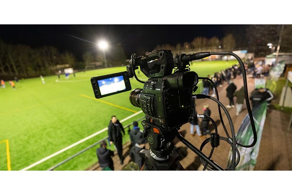 Seit Febraur 2024 übertragt die AZ Amateurfußball-Spiele live aus der Region, wobei schon jede Menge Traumtore gefallen sind. 