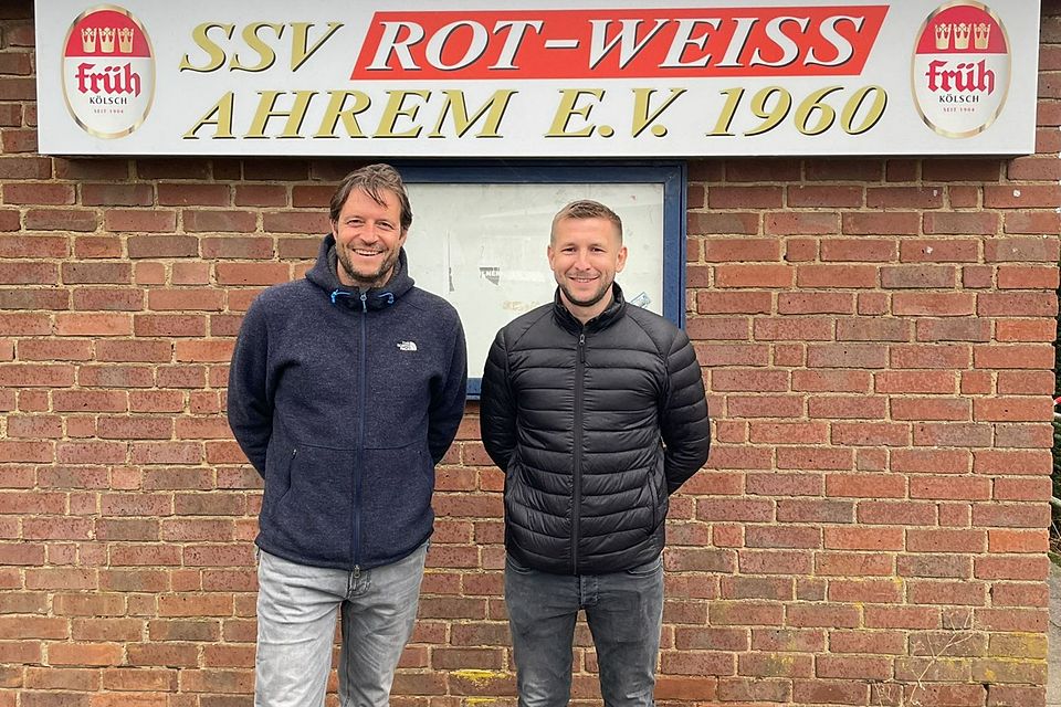 Thomas Kreisch, 1. Vorsitzender des SSV Rot-Weiß Ahrem, mit Thomas Frohn, neuer Trainer der 1. Mannschaft.