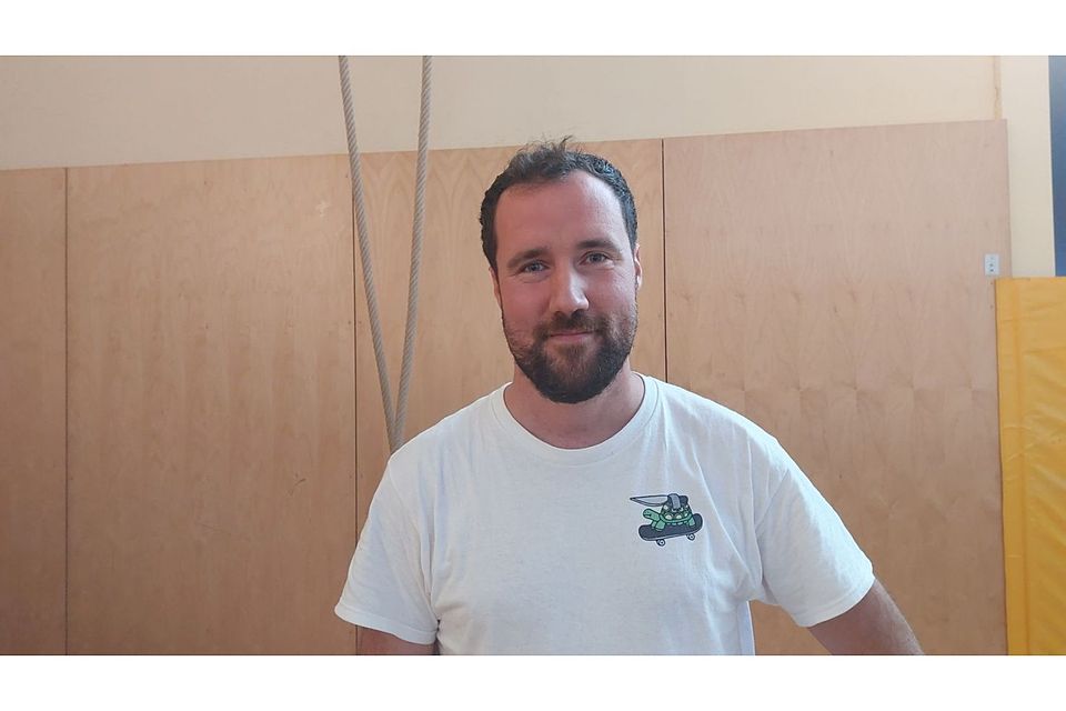 Jan-Christopher Lehnen organisiert den Fußballbetrieb Jan-Christopher Lehnen organisiert den Fußballbetrieb