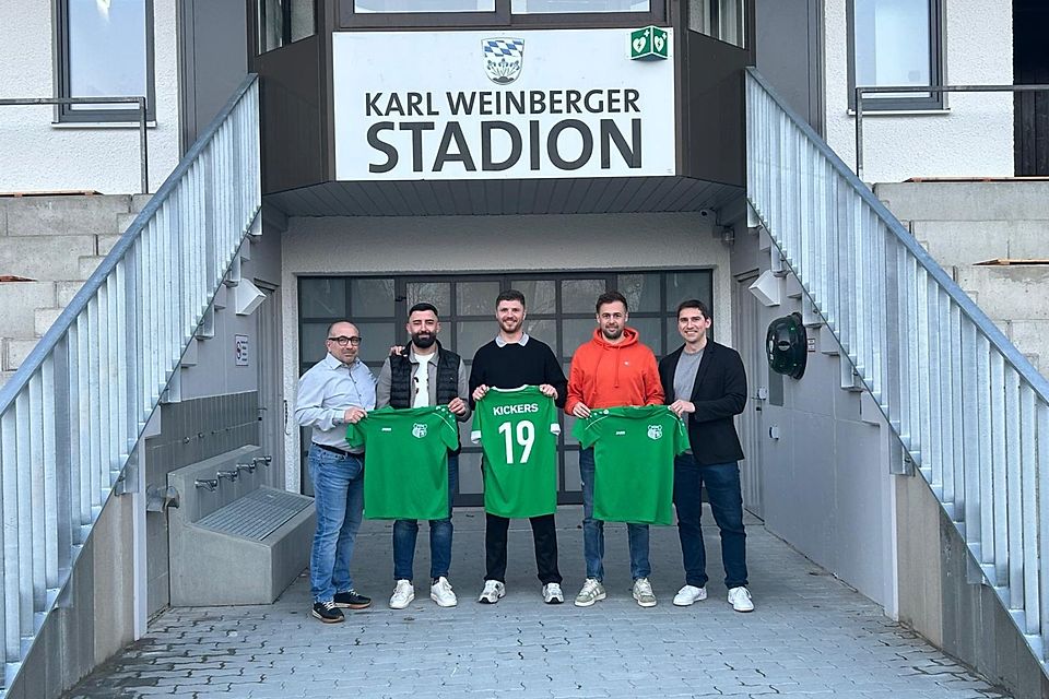 Von links nach rechts: Sportlicher Leiter Atschi Yüce, Teammanager Egzon Kukiqi, Spielertrainer Tobias Ehebauer, Liniencoach Michael Faber, Vorstand Christoph Lichtenberger  