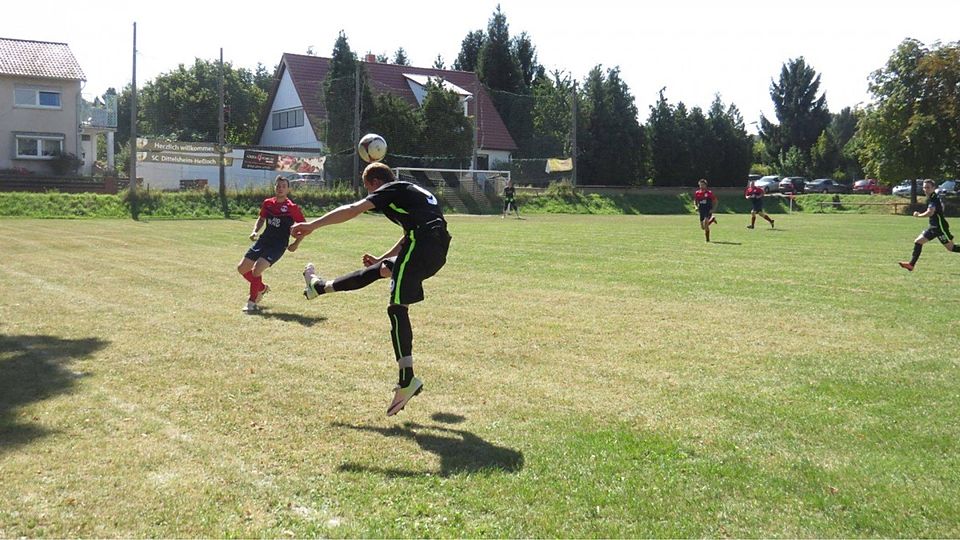 Fichte Bechenheim (schwarz) trägt seine Spiele aus. Damit ist der Verein momentan schon zufrieden. F: Kaiser