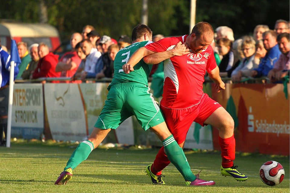 Gelingt Egeln (in rot) wie im Vorjahr der Einzug ins Pokalfinale?    F: Rinke