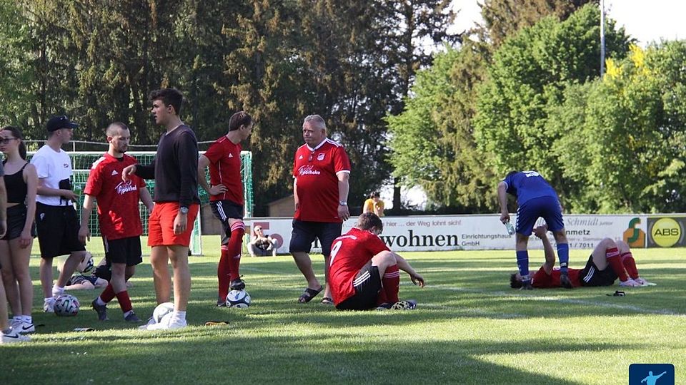 Schwer enttäuscht waren die Spieler und Fans des SV Thierhaupten über den feststehenden Abstieg aus der Kreisliga Ost.