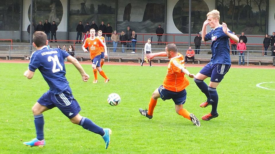 Torjäger Flemming Sager und Jonathan Bruns wollen wieder zu den Aktivposten der Leher zählen, wie hier bei Germania Blumenthal. Foto: Volker Schmidt