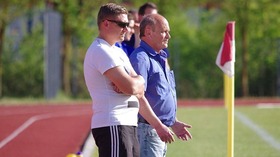 Reinhard Diermeier (r.) wird trotz der Meisterschaft nach der Saison sein Traineramt beim TSV Wacker Neutraubling abgeben. F: lst