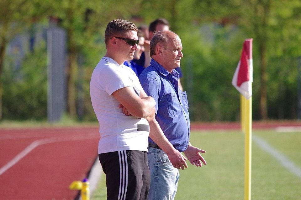 Reinhard Diermeier (r.) wird trotz der Meisterschaft nach der Saison sein Traineramt beim TSV Wacker Neutraubling abgeben. F: lst