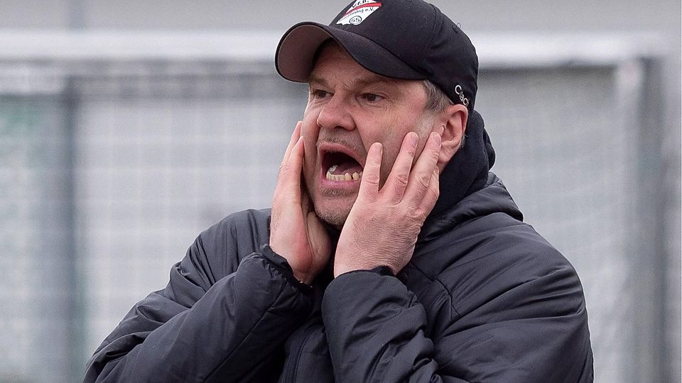 Au Backe: VfB-Cheftrainer Florian Hahn hat vor dem Donnerstagsduell in Schwaig arge Personalsorgen.