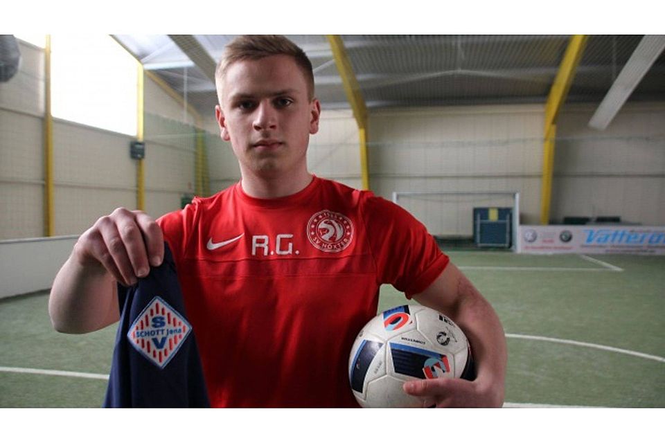 Ein Fußballer, zwei Vereine: Der 18-jährige Robin Gerdemann spielt beim SV Höxter in der A-Jugend und ab und zu auch in der ersten Mannschaft. In Jena hat er sich der A-Jugend des SV Schott Jena angeschlossen.