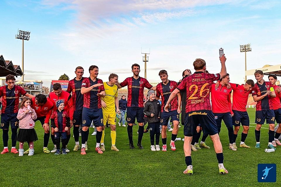 Partystimmung bei den Hachingern nach der 5:0-Gala gegen Vilzing.