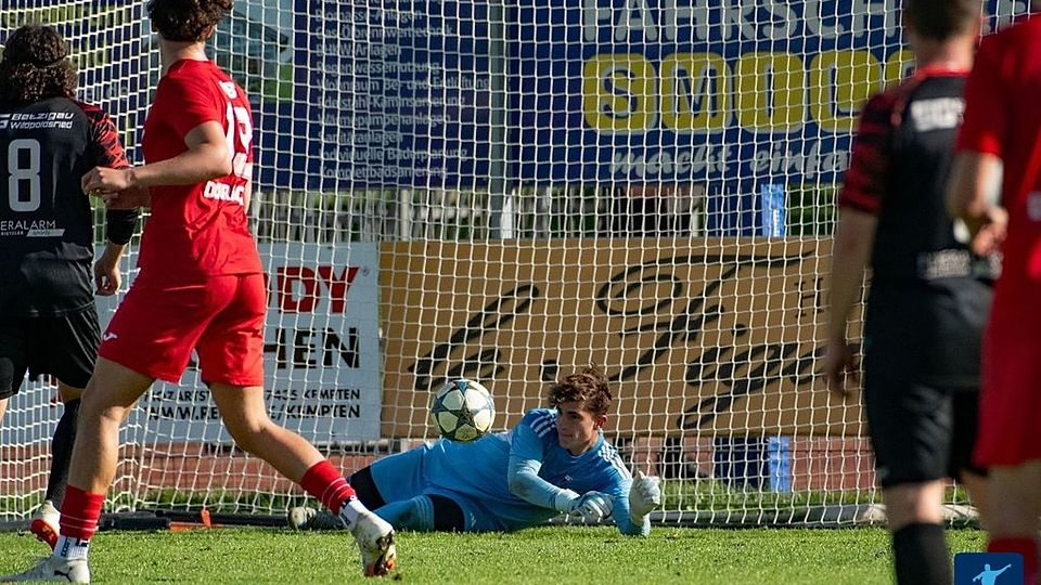 Jannik Dlpal im Betzigauer Tor war nicht zu beneiden, beim VfB Durach II kassierte er fünf Gegentreffer.