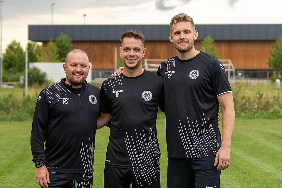 Top-Trainer-Trio (v.l.): FCH-Coach Andreas Ostermair und die beiden Neuzugänge und spielende Co-Trainer Tobias Paulus und Sammy Hawkins.