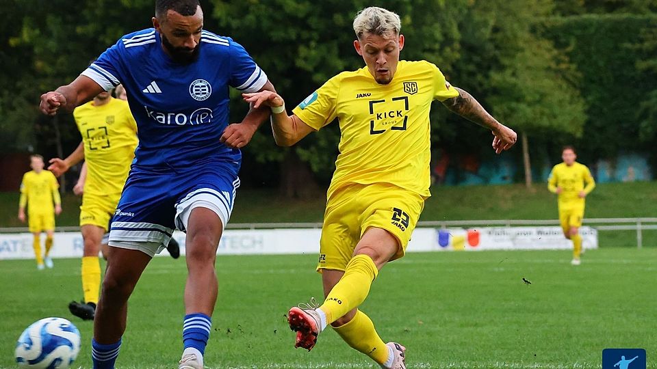 Joshua Sumbunu (l.) verlässt Düsseldorf. 
