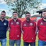 Von links: Abteilungsleiter Daniel Groß begrüßt Jozo Sosic, Thomas Semmelmann und Burak Yildirim als neue Trainer beim SV Donaustauf.