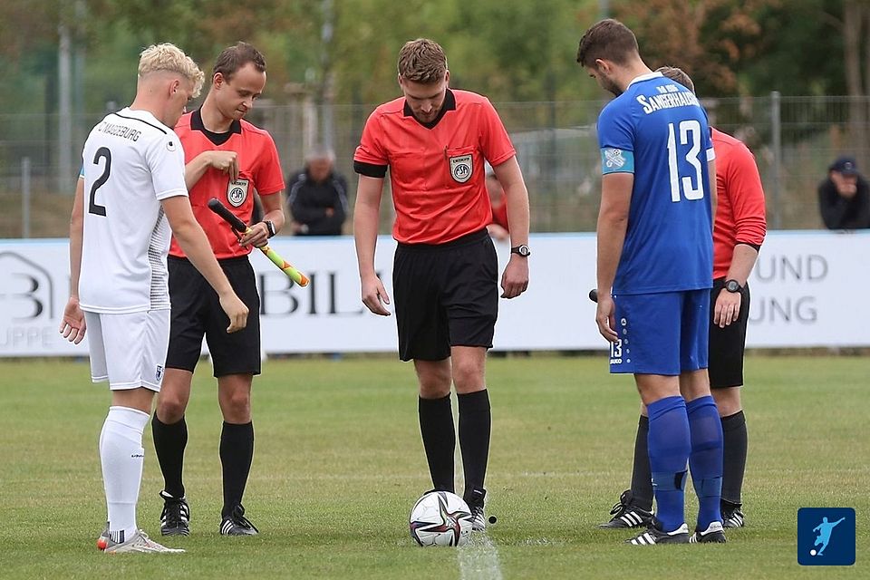 Im ersten Pflichtspiel gegen den VfB Sangerhausen hatte Tim Hamann (links) die U23 des FCM als Kapitän aufs Feld geführt.