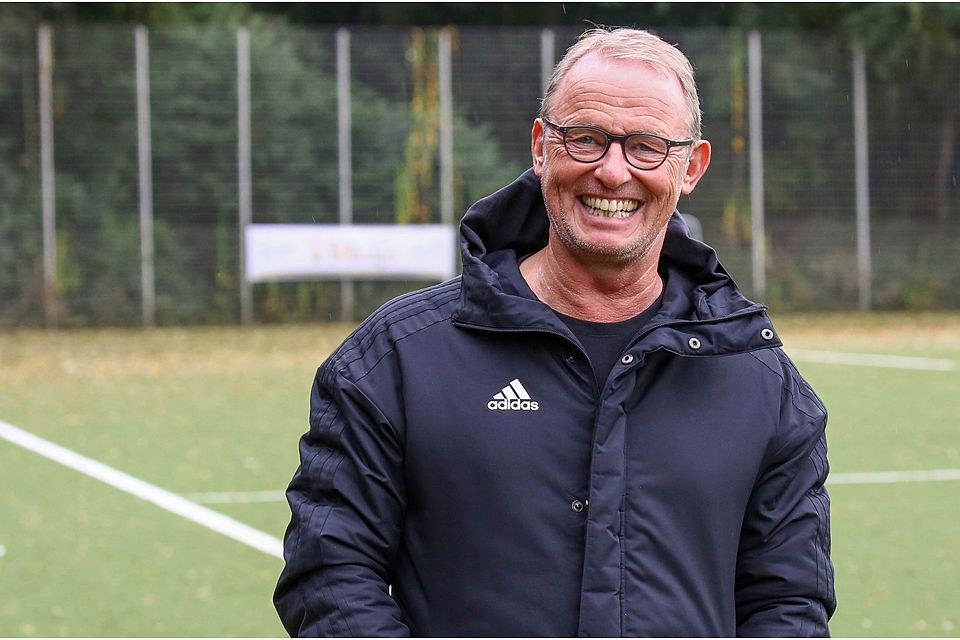 Möchte mit seinem Team weiter Boden gutmachen: Jürgen Lipka, Trainer der DJK FV Haaren. ⇥Foto: Dagmar Meyer-Roeger