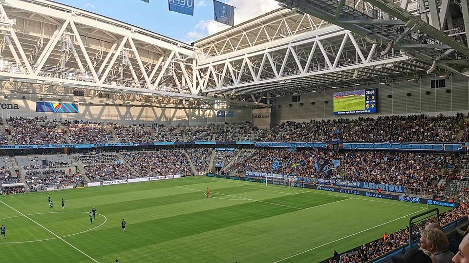 Die Tele2 Arena ist vor dem Anstoss schon gut gefüllt.