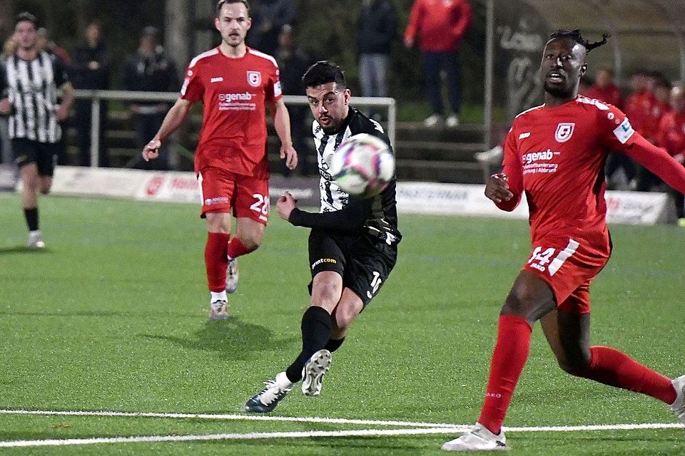 Wattenscheid gewann in der vergangenen Saison alle drei Pflichtspiele gegen den damligen Oberliga-Konkurrenten Wiemelhausen. Nun bekommt der Außenseiter eine neue Chance im Finale. Wattenscheid gewann in der vergangenen Saison alle drei Pflichtspiele gegen den damligen Oberliga-Konkurrenten Wiemelhausen. Nun bekommt der Außenseiter eine neue Chance im Finale.