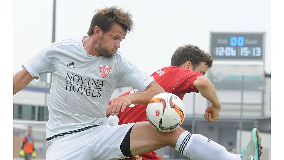 Im Hintergrund leuchtet ein 0:0, aber meistens bleibt es nicht dabei, wenn der TSV Kornburg beteiligt ist. Der robuste Landesliga-Aufsteiger hat gute Chancen, gleich noch einen Aufstieg dranzuhängen. F: Jainta