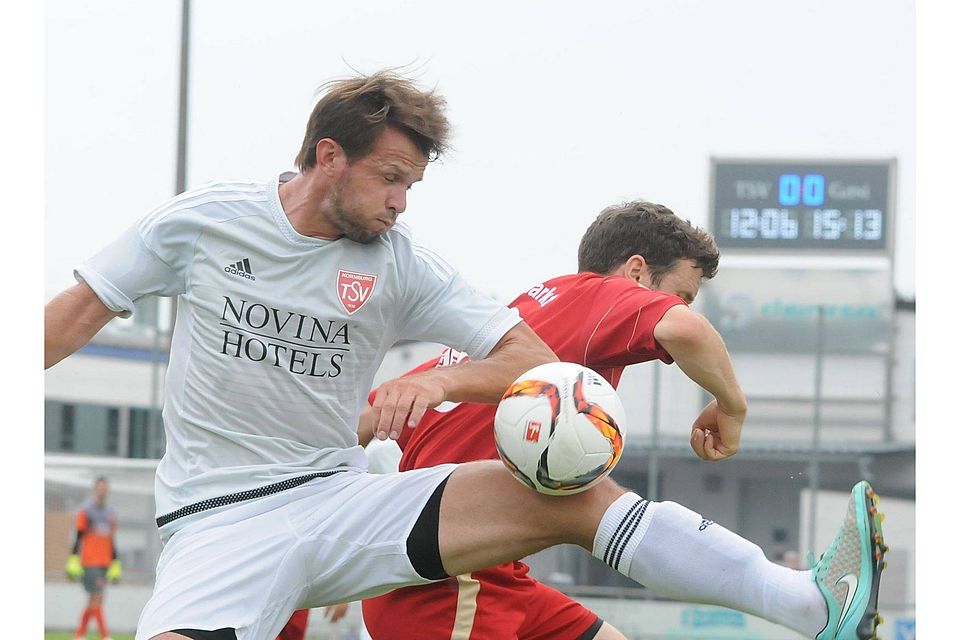 Im Hintergrund leuchtet ein 0:0, aber meistens bleibt es nicht dabei, wenn der TSV Kornburg beteiligt ist. Der robuste Landesliga-Aufsteiger hat gute Chancen, gleich noch einen Aufstieg dranzuhängen. F: Jainta