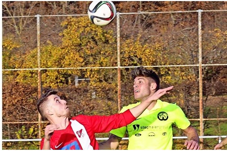 Torschütze Miroszlav Kosuta (links) hat Ball und  Sieg im Blick. Foto: Patricia Sigerist