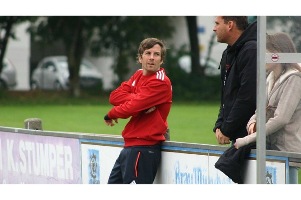 F: Alberer Inhausens Meistercoach Stefan Drengler (rote Jacke)
