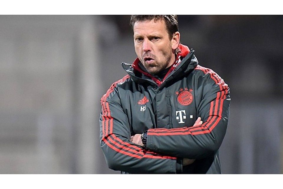FC Bayern Trainer Holger Seitz ist nicht zufrieden mit der Offensiv-Leistung seiner Mannschaft.  Sven Leifer