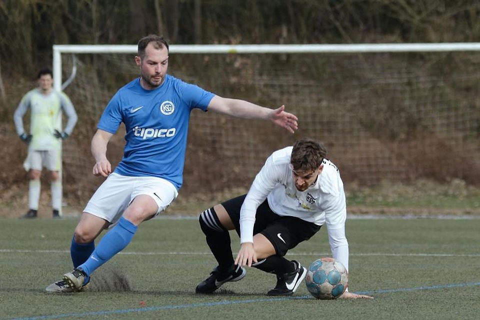 Für die KSG Vielbrunn läuft es derzeit rund in der A-Liga. Die Mannschaft mit Roman Schiedlowski (links, hier gegen Leon Kaffenberger vom KSV Reichelsheim) will nun auch den FC Finkenbachtal mal bezwingen.	Archivfoto: Herbert Krämer