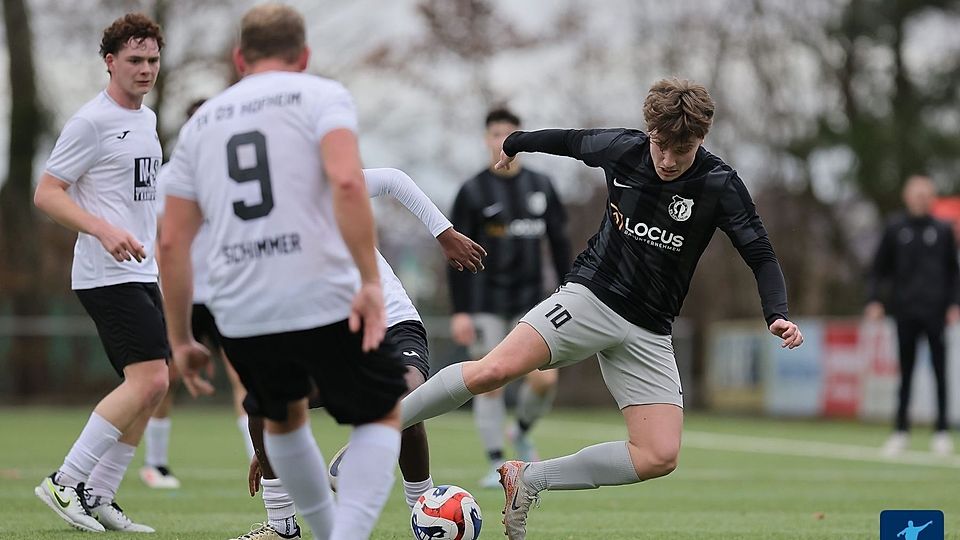 Strauchelnd, aber zurückgekommen: Nach 0:1 dreht die SG Kelkheim auf und besiegt den SV 09 Hofheim 4:1.